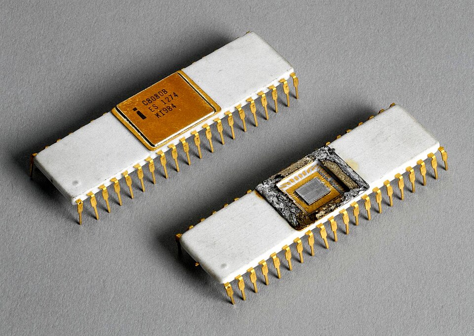 Intel 8080 (intact and opened examples)