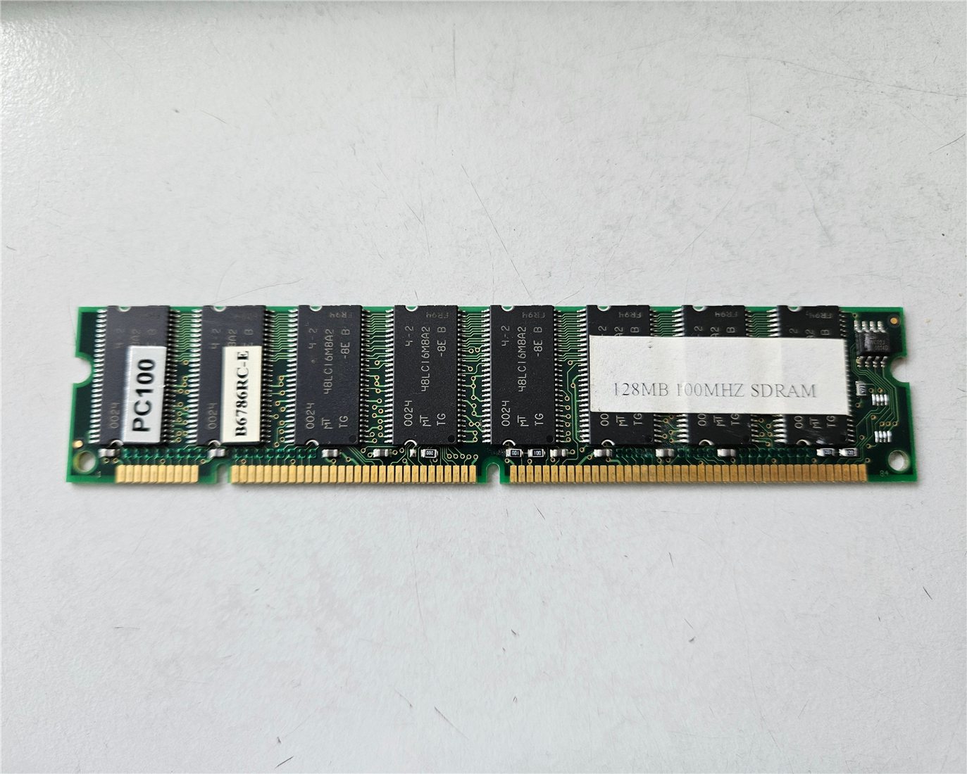 Generic 128 MB PC100 168-pin SDRAM B6786RC-E